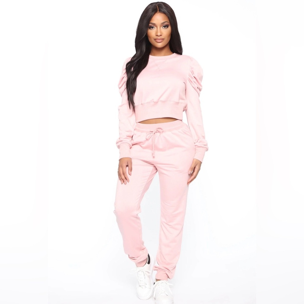 Fashion Nova cute and comfy sweatsuit set. NWT Xs